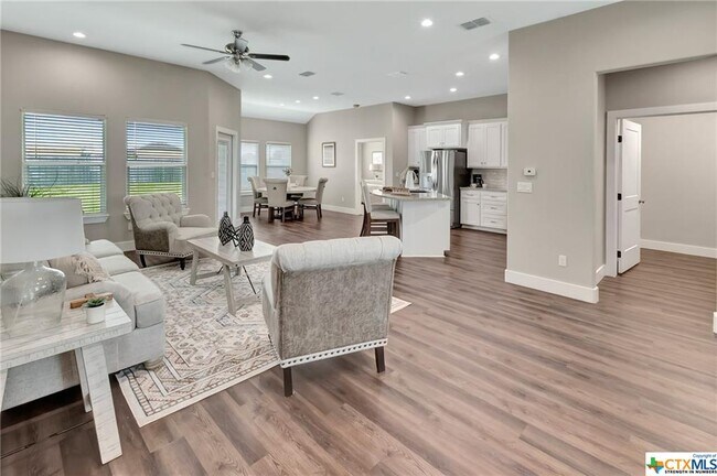 Building Photo - 207 Quarry Ln