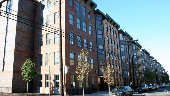 Building Photo - Huntington Condominiums