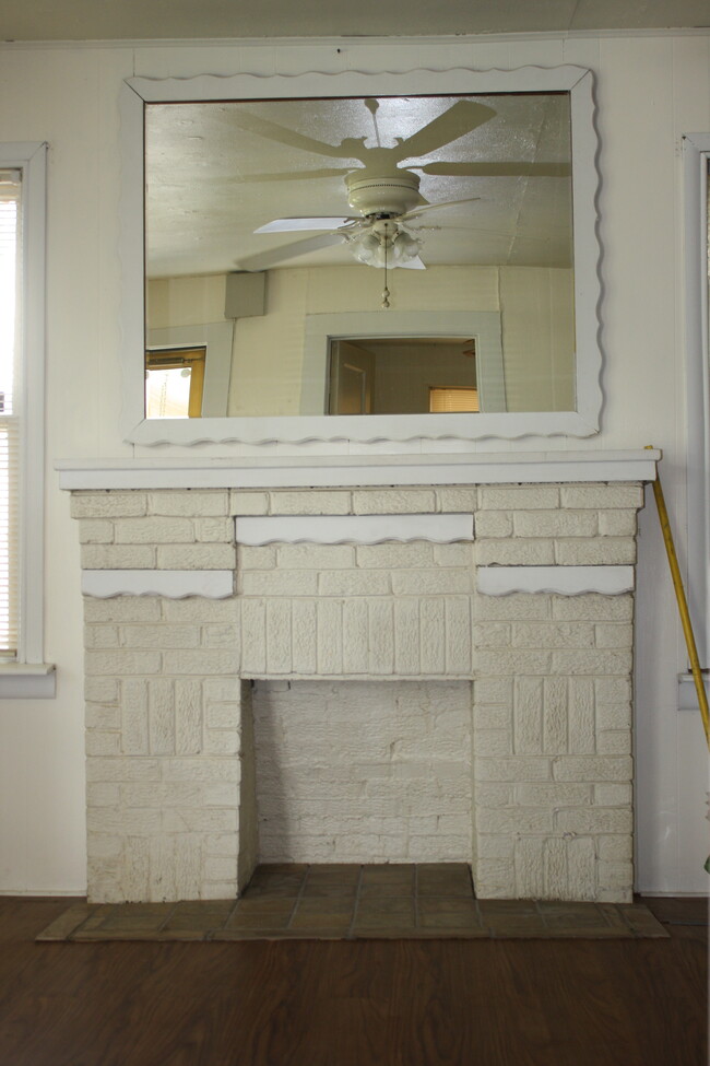 living - 2118 26th St