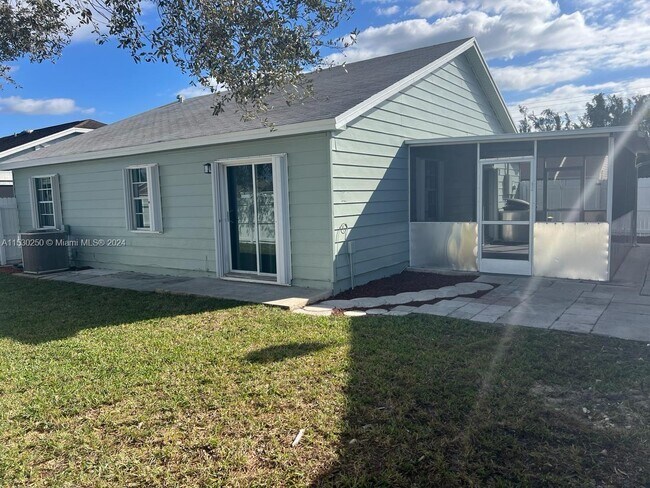 Building Photo - 11163 Sacco Dr