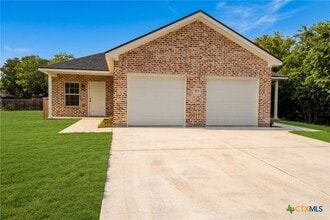 Building Photo - 921 Ashwood Dr