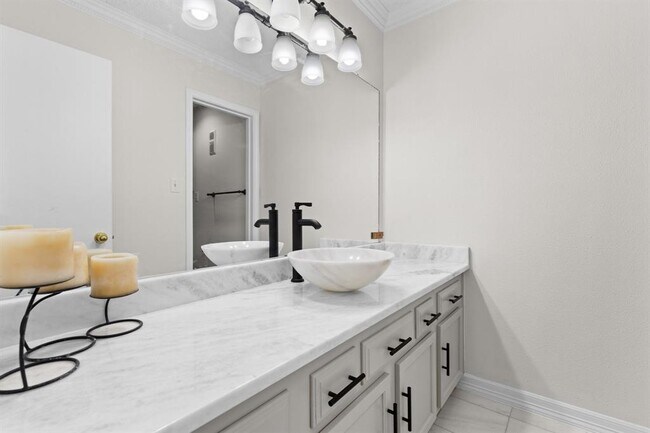 Building Photo - 74 Evanston St