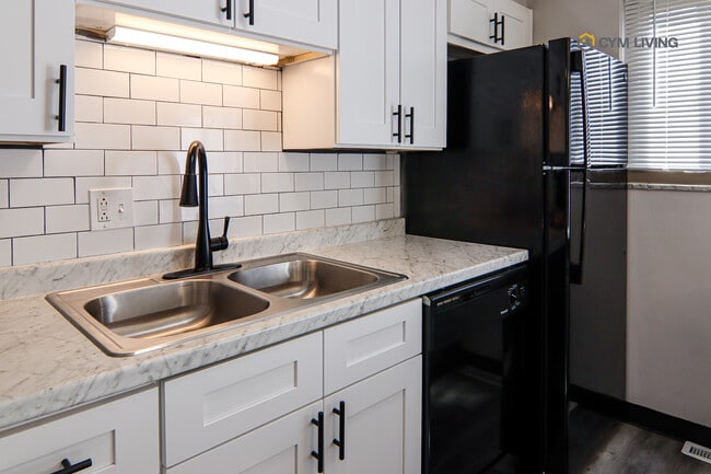 Building Photo - Coventry Court Townhomes