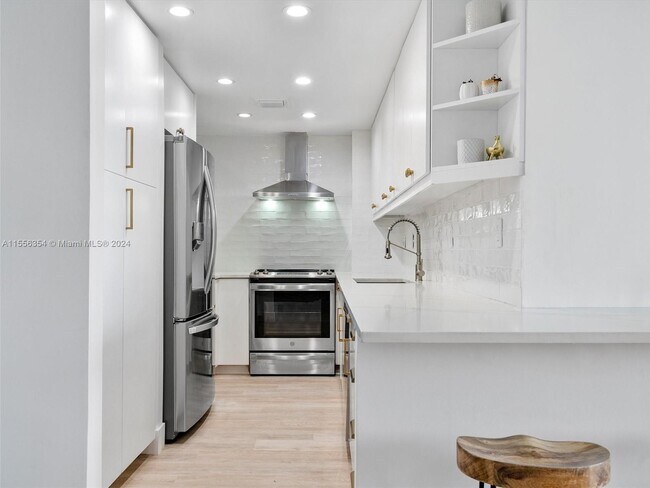 Foto del edificio - 10350 W Bay Harbor Dr