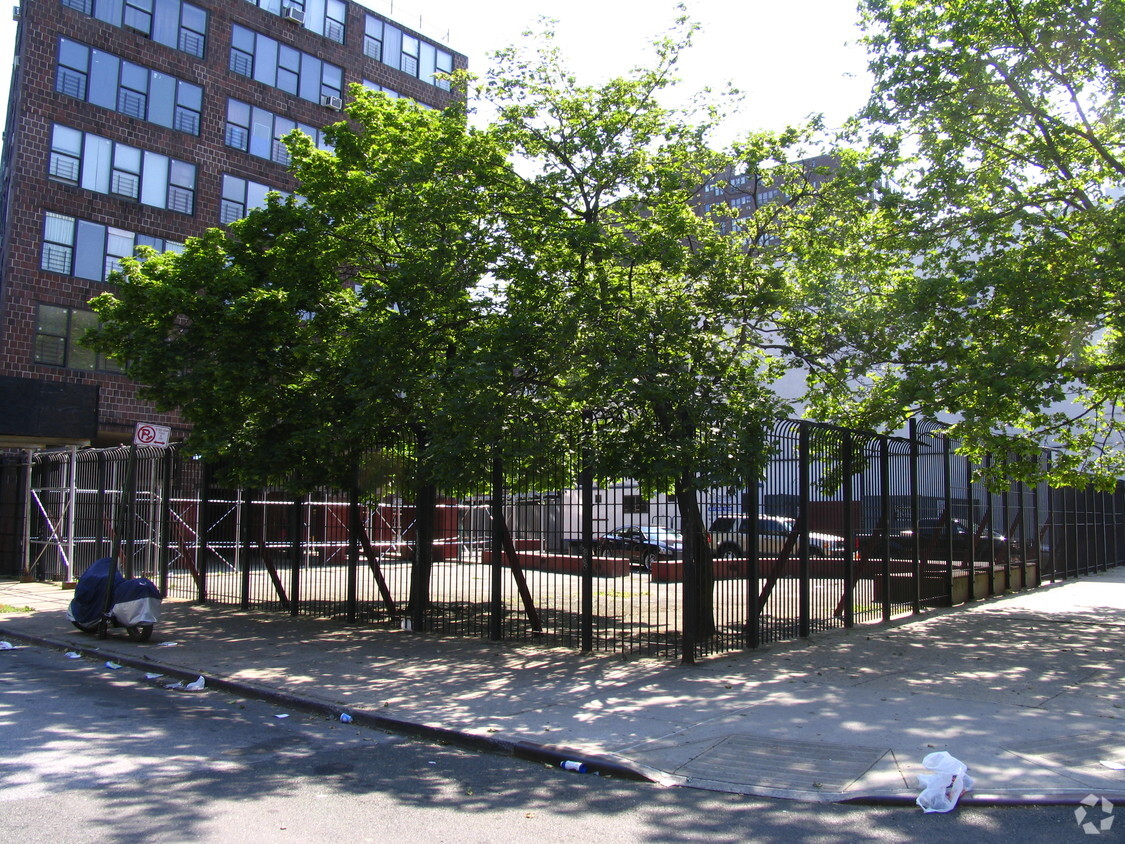 Building Photo - Grote Street Apartments