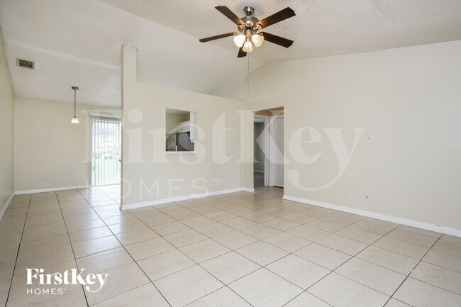 Foto del edificio - 646 Crane Dr