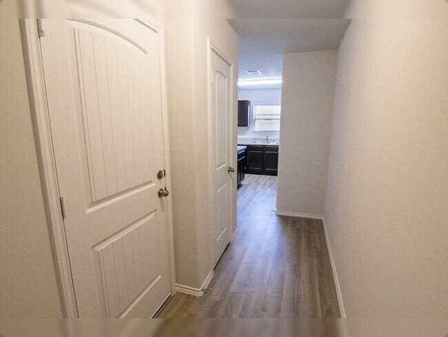 Foto del edificio - 4002 Richey Silver St