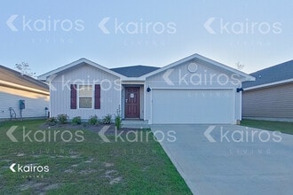 Building Photo - 261 Monarch Ln