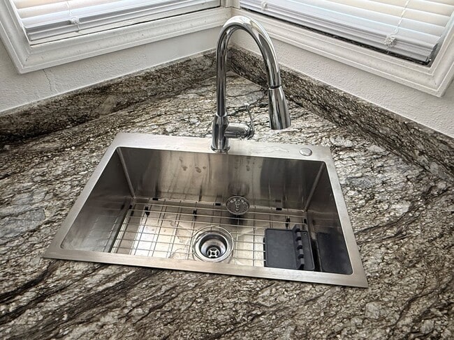 Building Photo - 3137 N Tom Green Ave