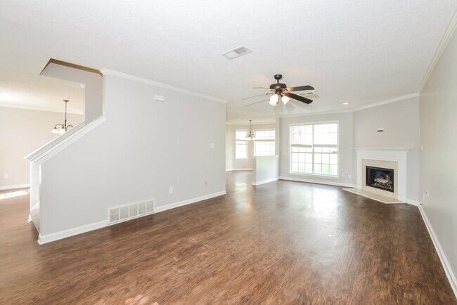 Foto del edificio - 6331 Fairway Hill Cove