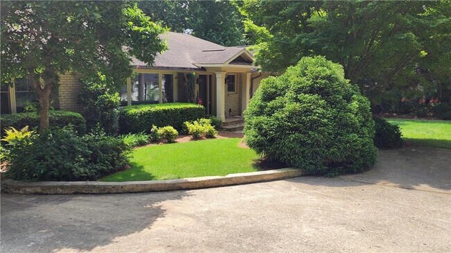 Foto del edificio - 4615 Mystic Dr NE