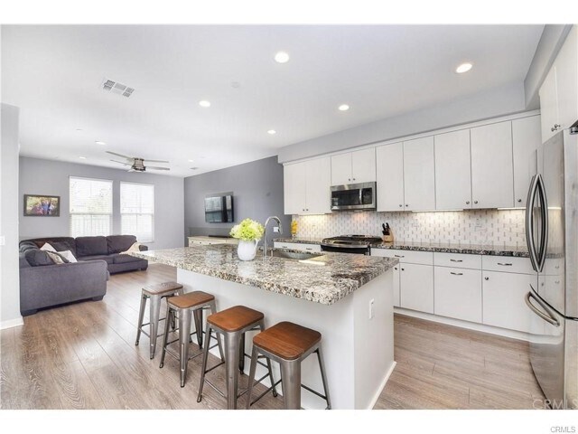 Foto del edificio - 65 Finch