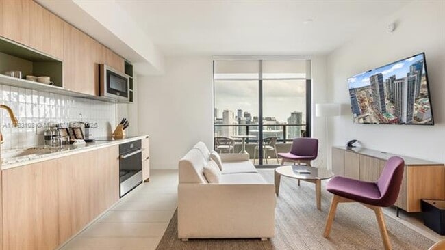 Building Photo - 601 NE 1st Ave