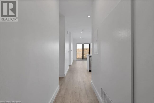 Photo du bâtiment - 50 Grand Ave S