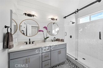 Building Photo - 310 18th St