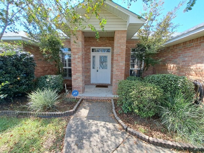 Building Photo - 4BR/3BA with privacy fenced backyard