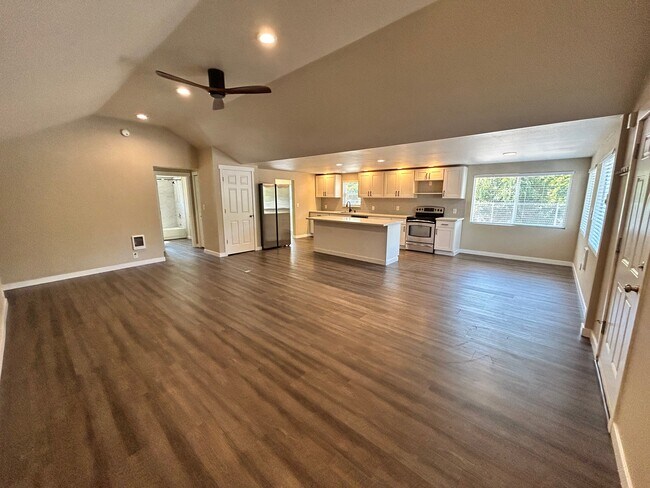Foto del edificio - 16952 Clear Creek Rd NW