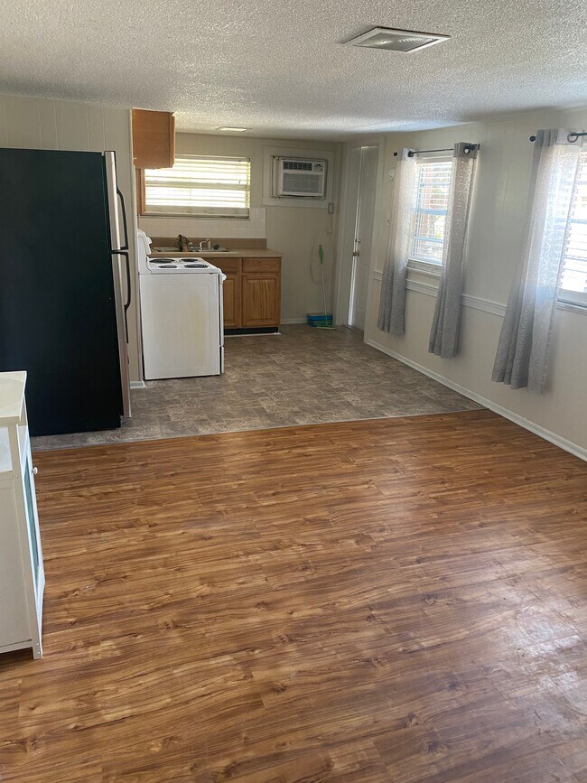 Building Photo - 218 Floral Ave