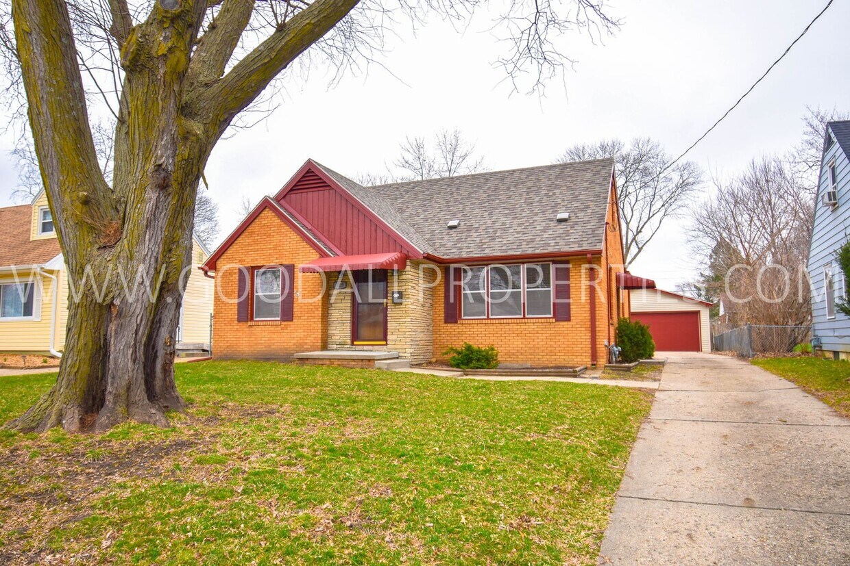 Primary Photo - 3 Bedroom Beaverdale Brick Home with detac...