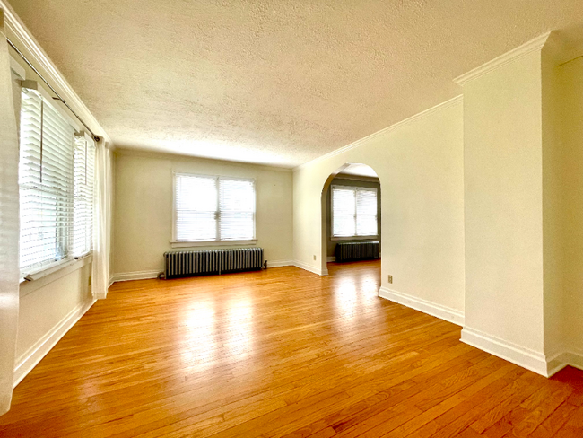 Building Photo - 36 Golf Ave