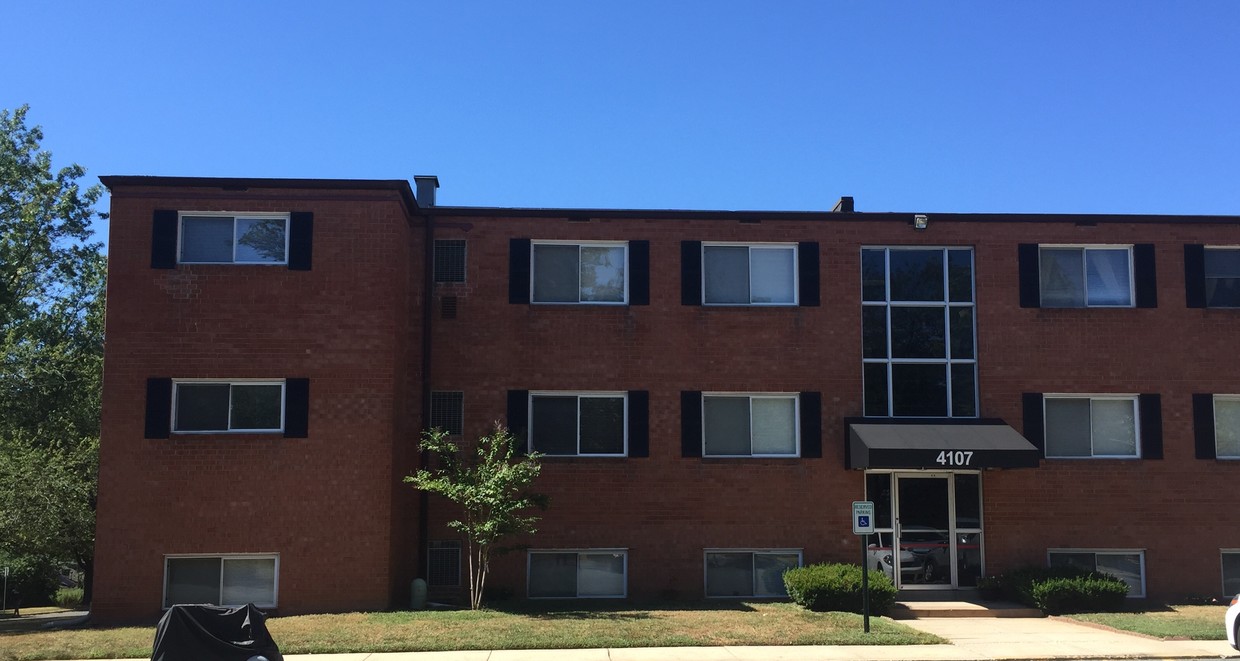 Exterior del edificio 2 - 4107 Plyers Mill Rd