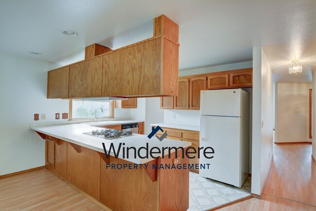 Building Photo - 3 Bed 2 Bath Home in Town!