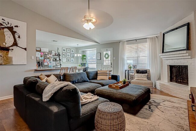 Foto del edificio - 615 Park Grove Dr