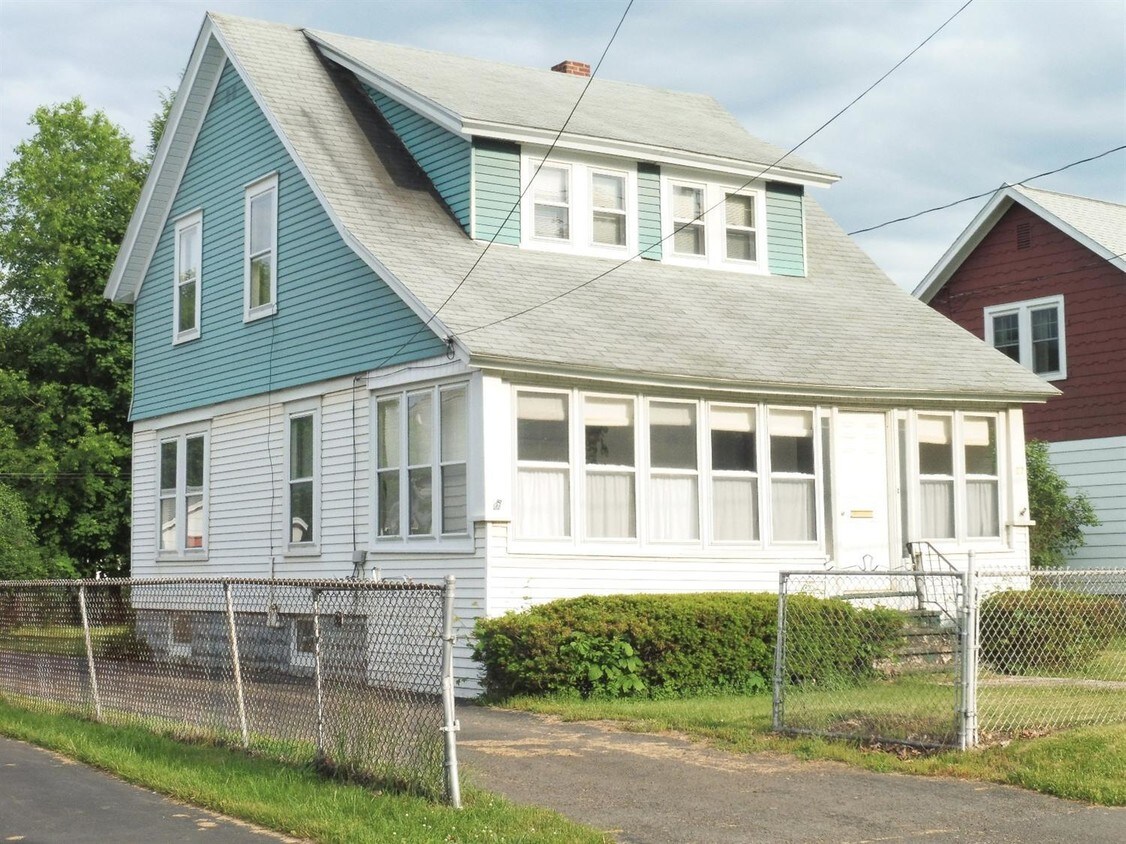 Primary Photo - 27 Ceperley Ave