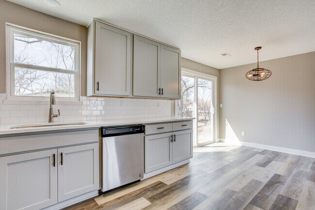 Building Photo - 6141 N Judson Dr