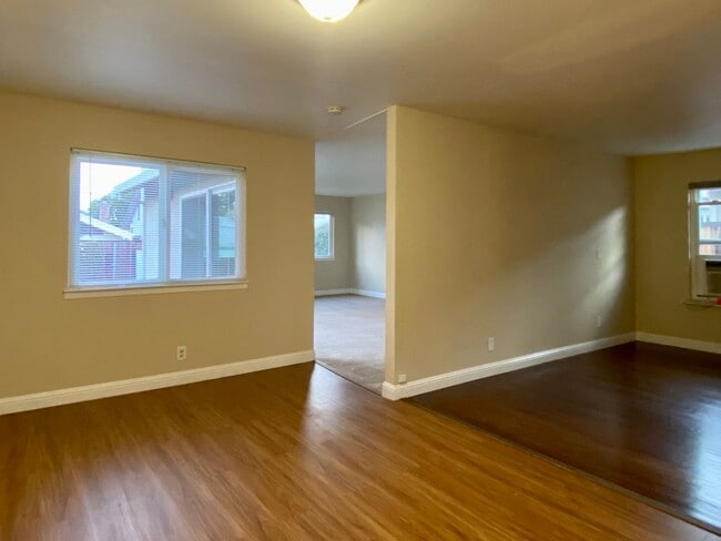 Building Photo - Spacious 3 Bedroom 2 Bath Home in Desirabl...