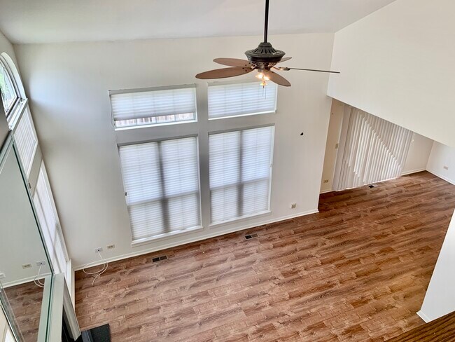 Foto del edificio - 610 Sturnbridge Ln