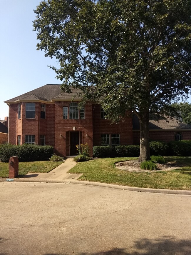 Building Photo - 7211 N Hearthstone Green Dr