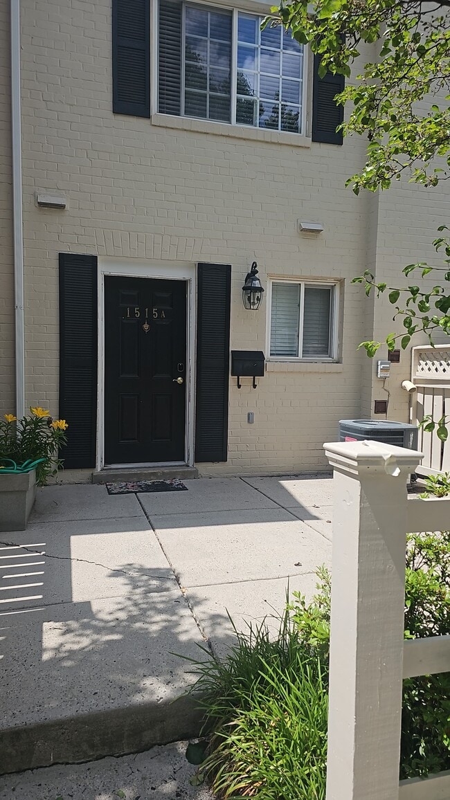 Patio - 1515A N Van Dorn St