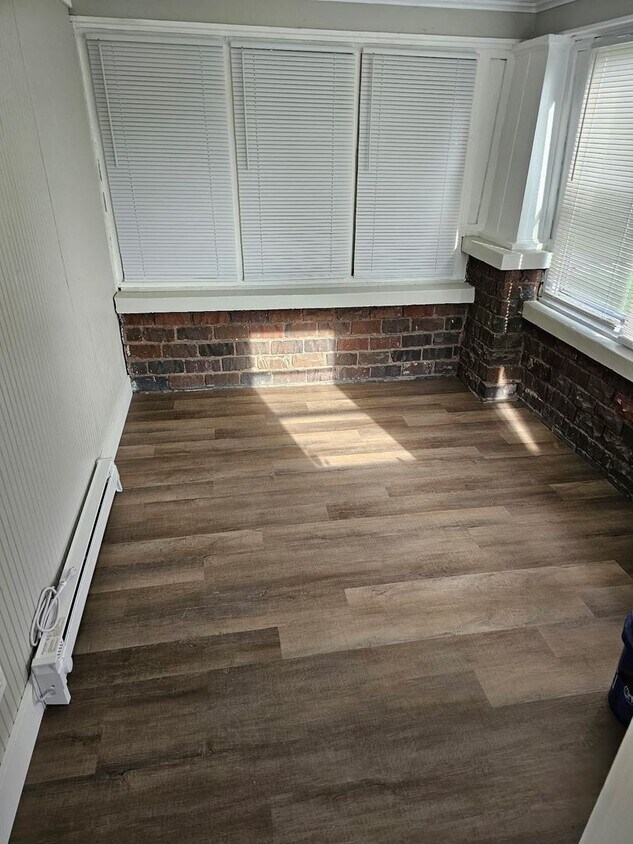 Foto del edificio - 3 Bed 1 Bath with Fence + 1 Gar Garage + Deck
