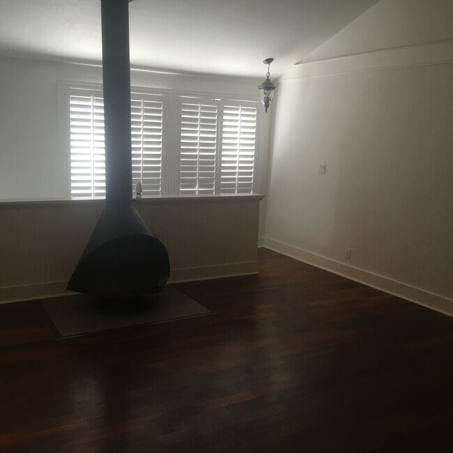 Building Photo - 5321 Colodny Dr