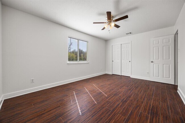 Foto del edificio - 8501 Fern Bluff Ave