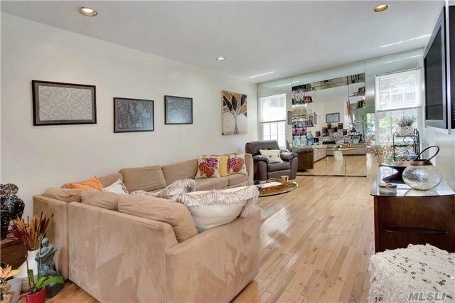 Building Photo - 151 The Knoll