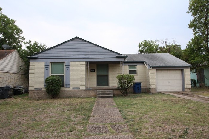 Primary Photo - 2 bed, 1 bath home in Oak Cliff