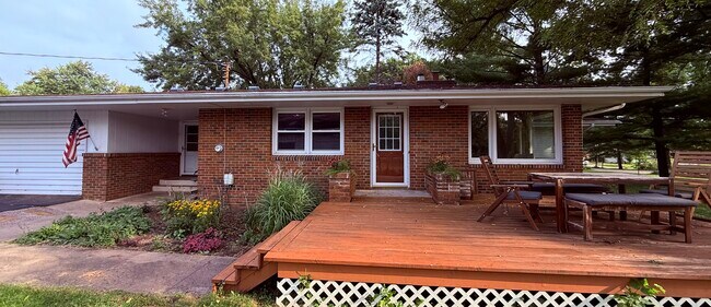 Foto del edificio - 7036 Willow Ln