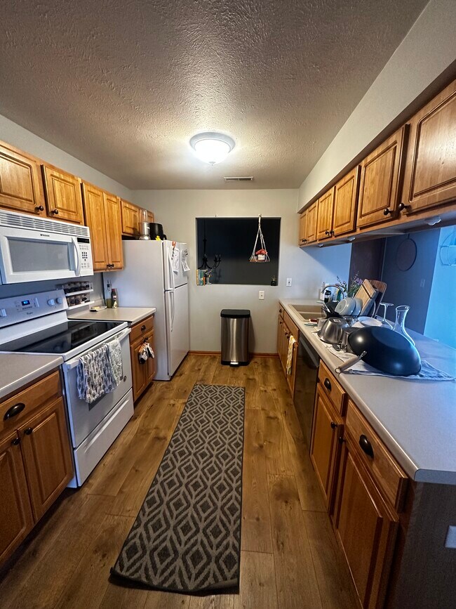 Building Photo - 7672 Creek Bend