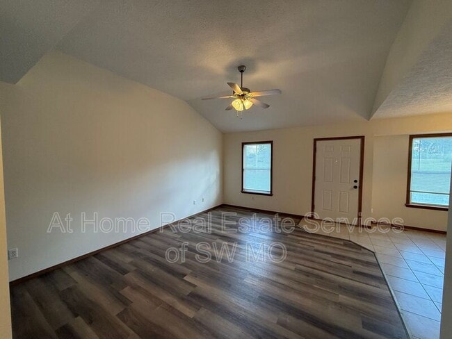 Building Photo - 864 Lorenza Dr