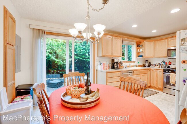 Foto del edificio - 3 br, 1 bath House - 4519 236th Pl SE