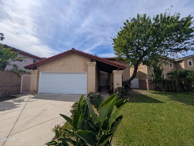 Foto del edificio - 6307 Chimineas Ave