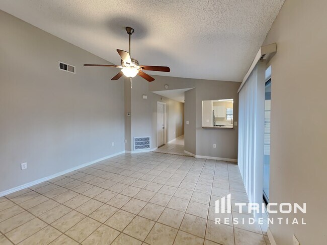 Foto del edificio - 10827 Claymont Dr