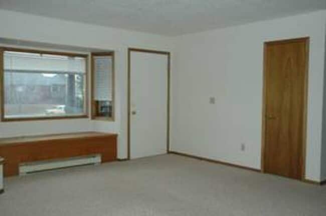 Building Photo - R317