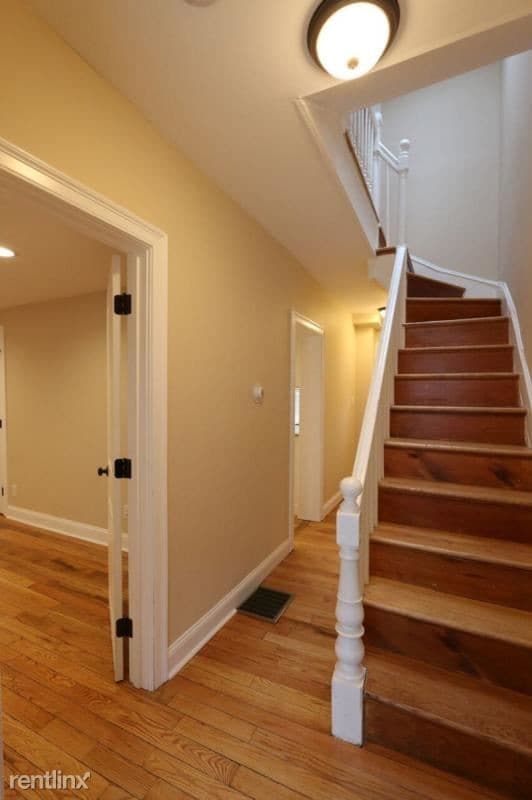 Building Photo - 3 Saint James Pl