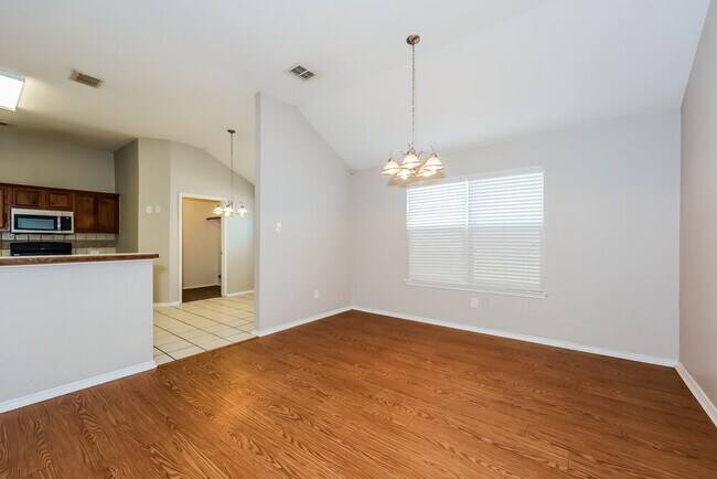 Foto del edificio - 3020 Meadowbrook Dr