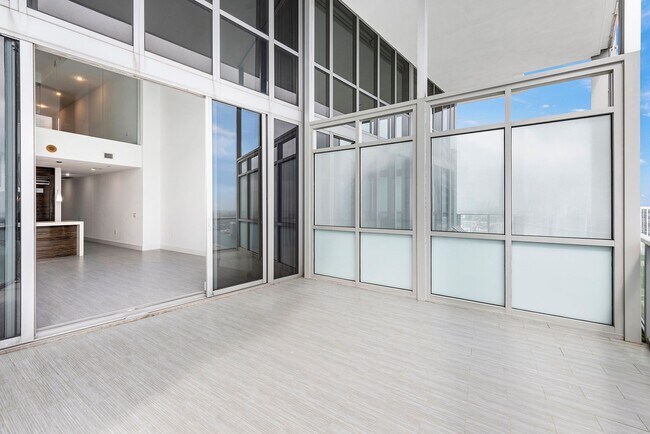 Building Photo - 1100 Biscayne Blvd