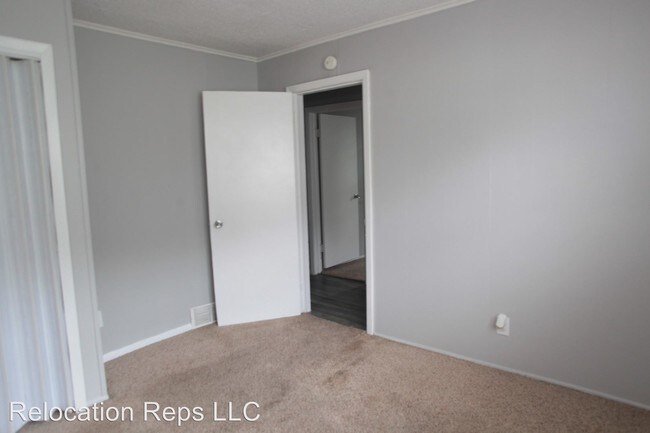 Building Photo - 1553 W 17th St