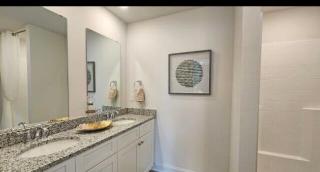 Building Photo - 12289 Sinclair Dr